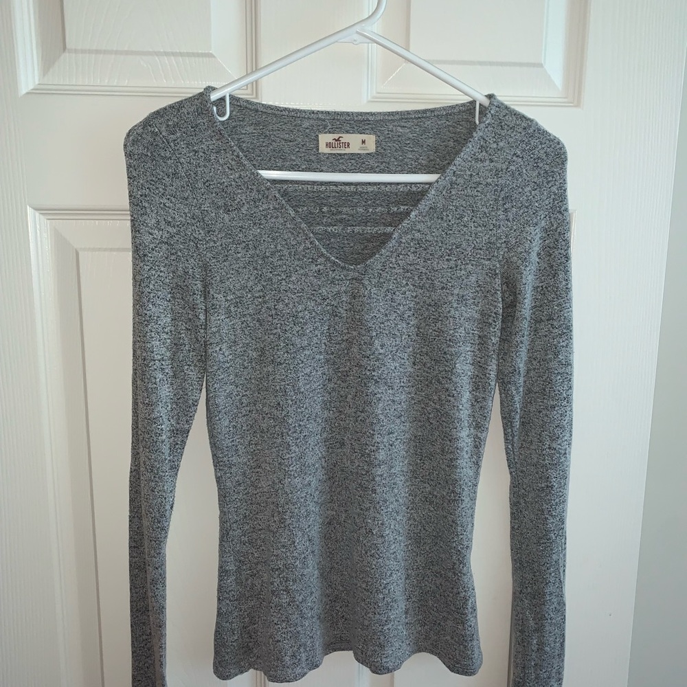 Hollister heathered grey knit long sleeve shirt.